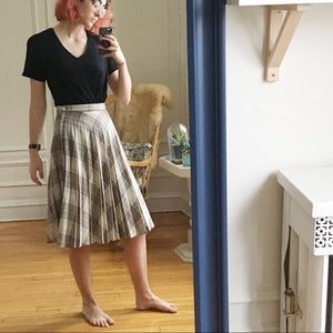 pleated plaid skirt